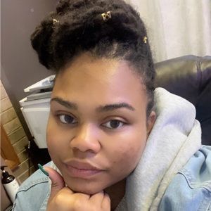 Meet your Posher, Alisha